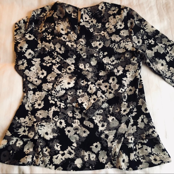 NWOT | Banana Republic | Floral | Silky | Blouse - Picture 3 of 5